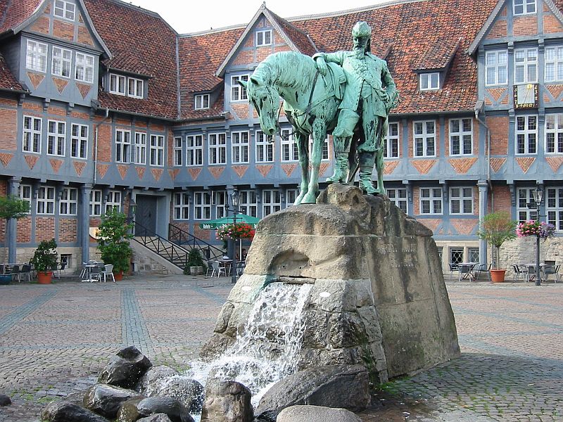 Dach-Fachbetriebe in Wolfenbüttel: August II-Marktplatz – Foto: Burkhardm at German Wikipedia Dach-Fachbetriebe in Wolfenbüttel: August II-Marktplatz