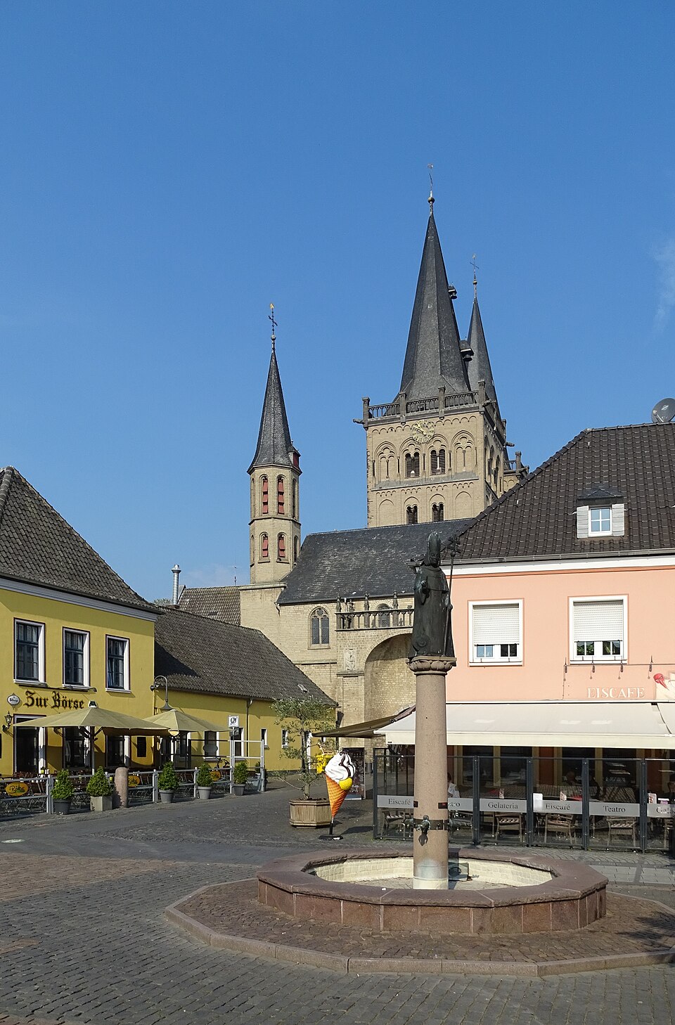 Dach-Fachbetriebe in Xanten: Markt Norbertbrunnen