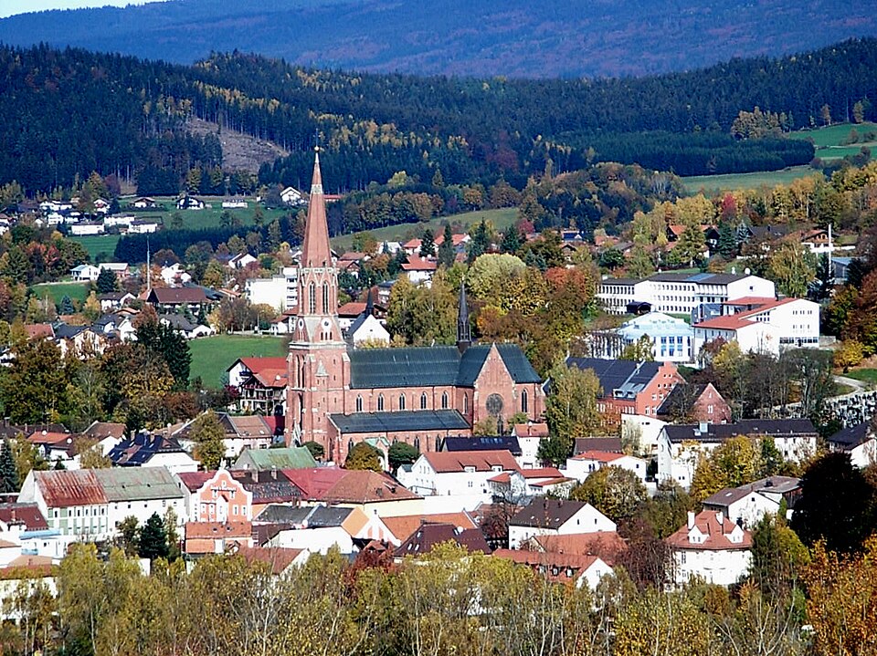 Dach-Fachbetriebe in Zwiesel: Stadtansicht – Foto: Jüppsche Dach-Fachbetriebe in Zwiesel: Stadtansicht