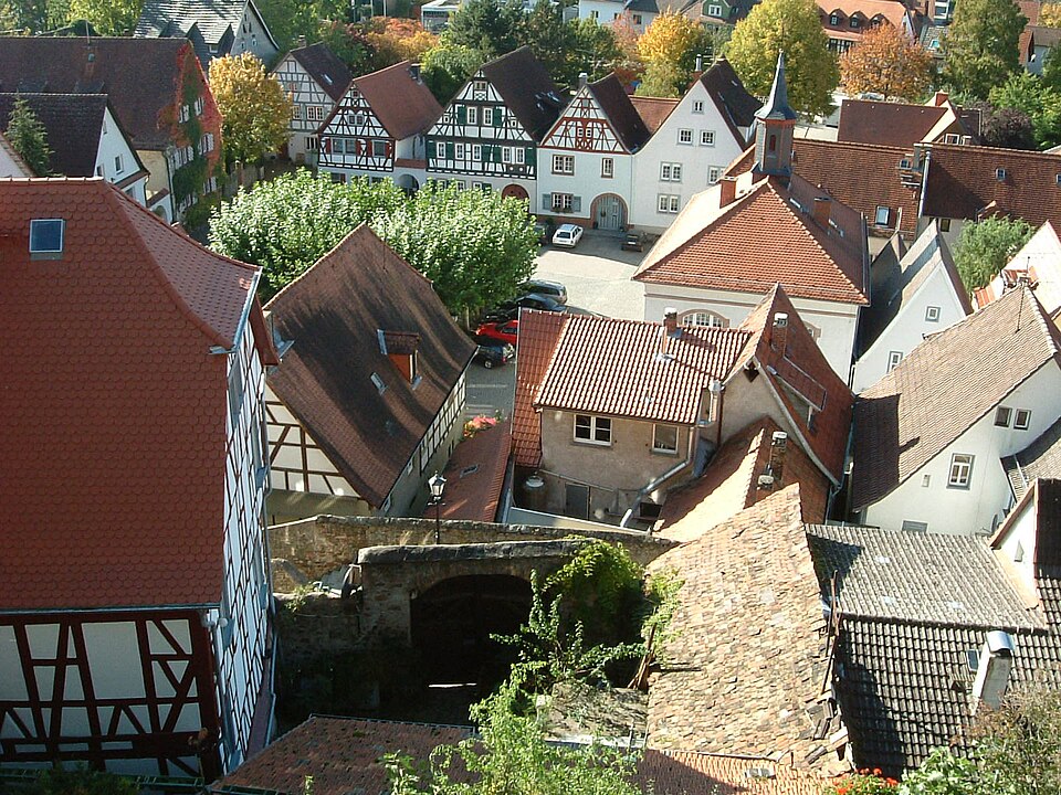 Dach-Fachbetriebe in Zwingenberg: Stadtansicht – Foto: Photonpoet at English Wikipedia Dach-Fachbetriebe in Zwingenberg: Stadtansicht